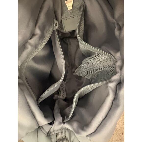 Lululemon 7x2 Gray Bag. Super condition. - Picture 5 of 12